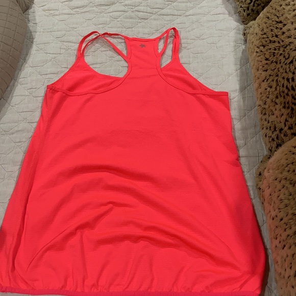 2 work out tops - Picture 3 of 7